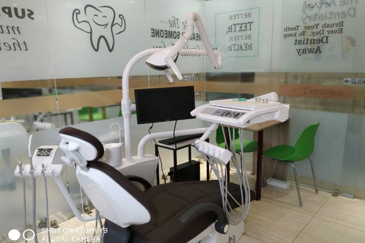 Dental chair with wall graphics